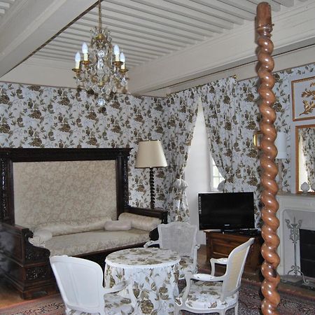 Chateau De Chantelauze Olliergues Rum bild