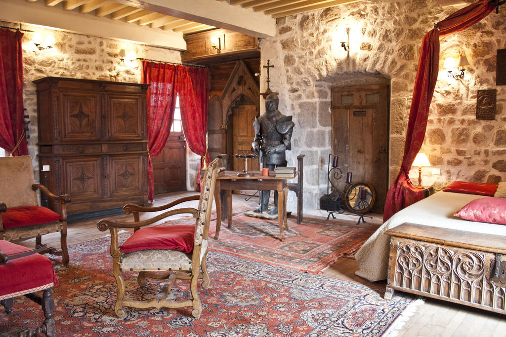 Chateau De Chantelauze Olliergues Rum bild